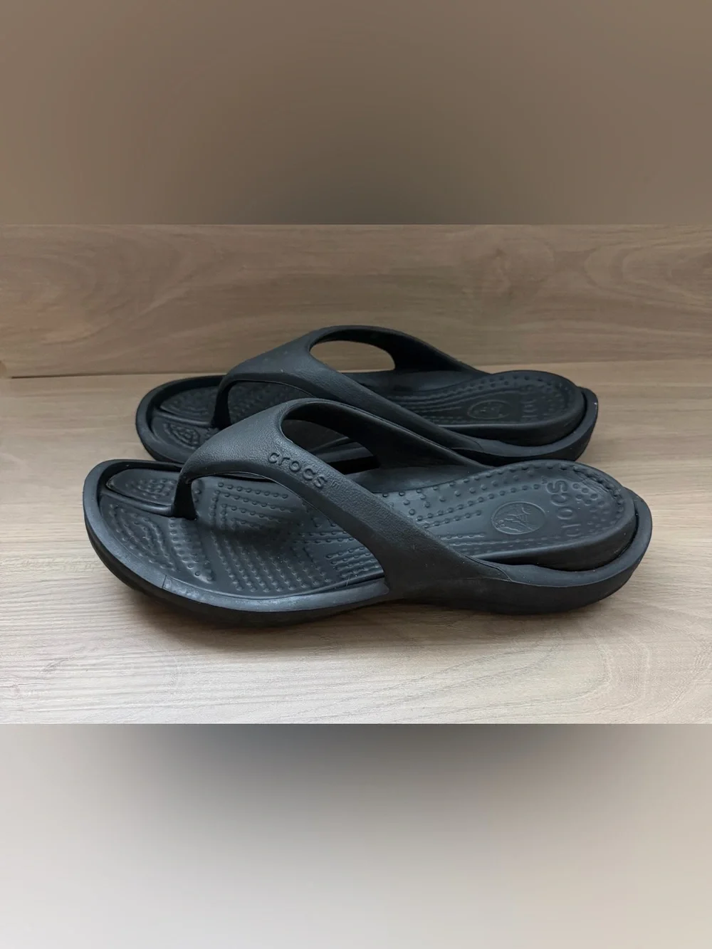 Crocs mens flip flops black Men’s Size 10/Women’s Size 12